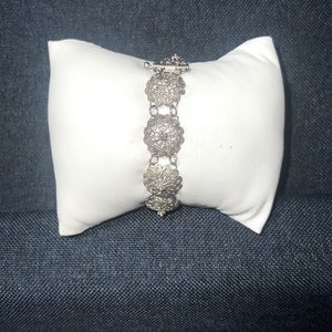 Beautiful Vintage Piece Silver Filigree Flower Design
Link Bracelet circa 1930s